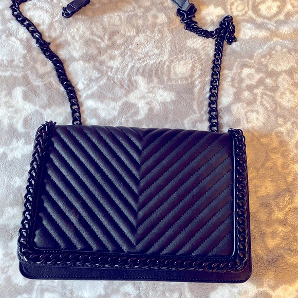 A̺͆l̺͆d̺͆o̺͆ 𝑐𝑟𝑜𝑠𝑠𝑏𝑜𝑑𝑦 𝑏𝑎𝑔 𝑤𝑖𝑡ℎ 𝑐ℎ𝑎𝑖𝑛 𝑠𝑡𝑟𝑎𝑝𝑠 - Picture 1 of 7